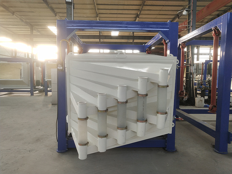 方形左手视频app色版下载现场图